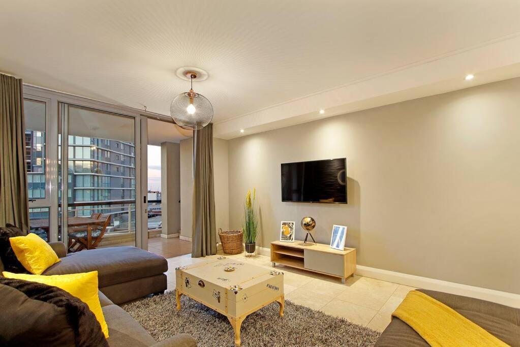 Canal Quays 606 On V&a Waterfront Canals Apartment Cape Town