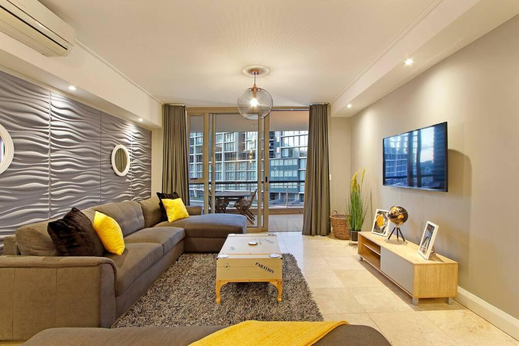 Canal Quays 606 On V&a Waterfront Canals Apartment Cape Town