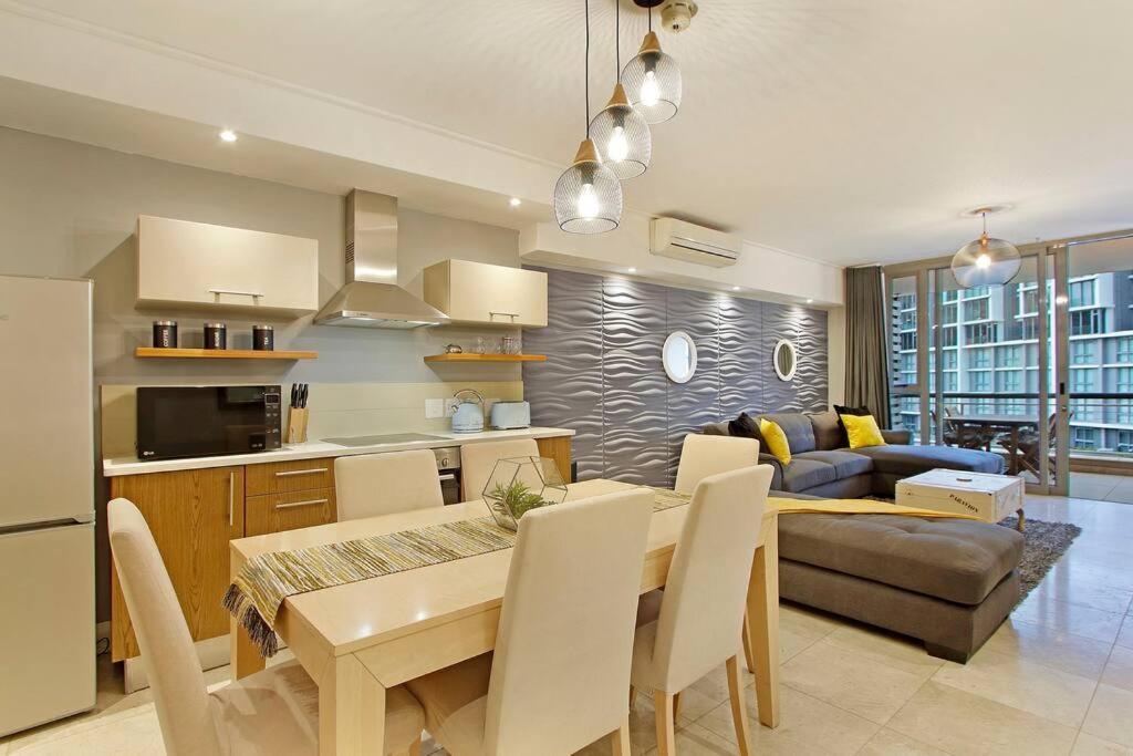 Canal Quays 606 On V&a Waterfront Canals Apartment Cape Town