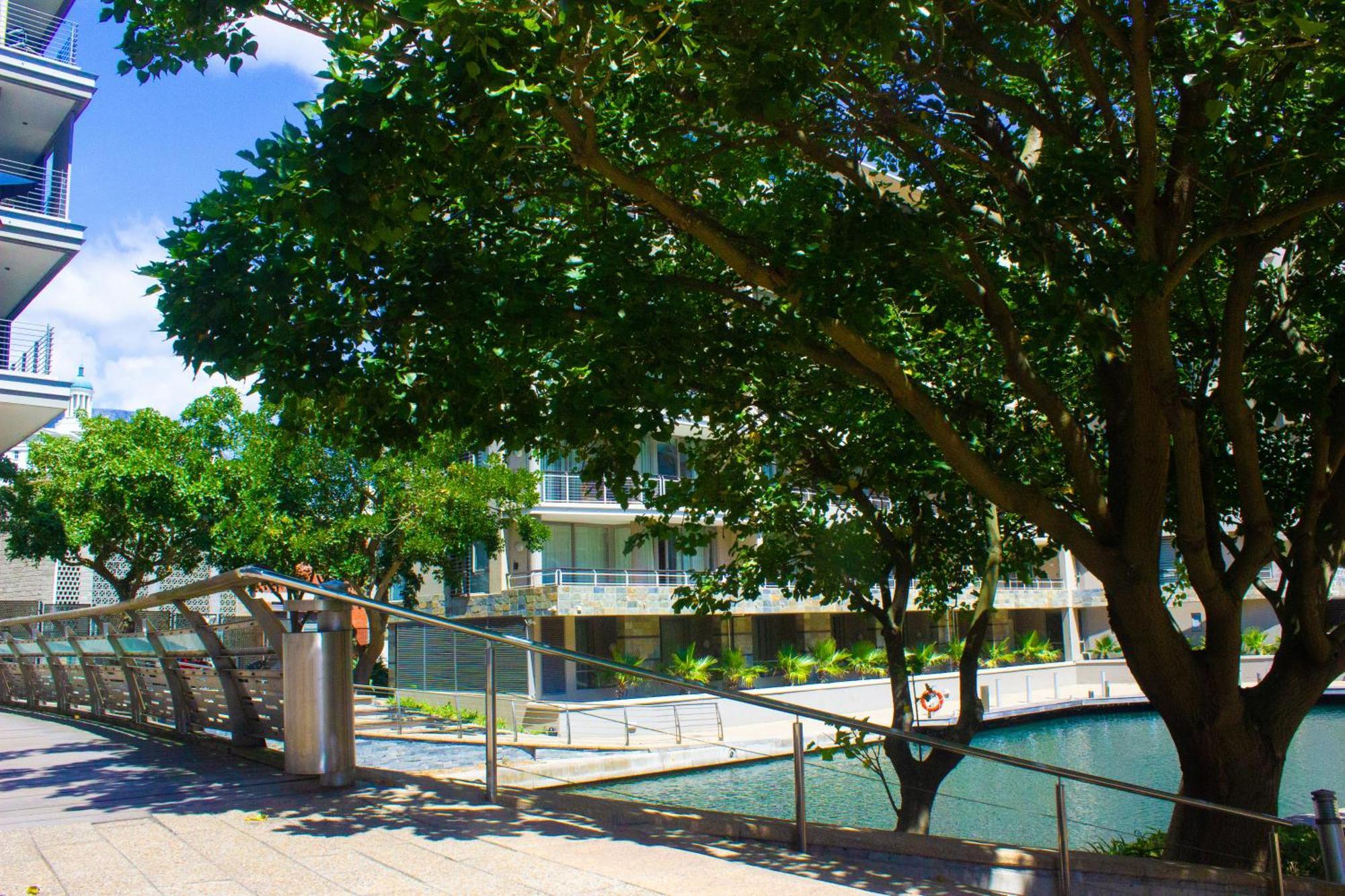 Canal Quays 606 On V&a Waterfront Canals Apartment